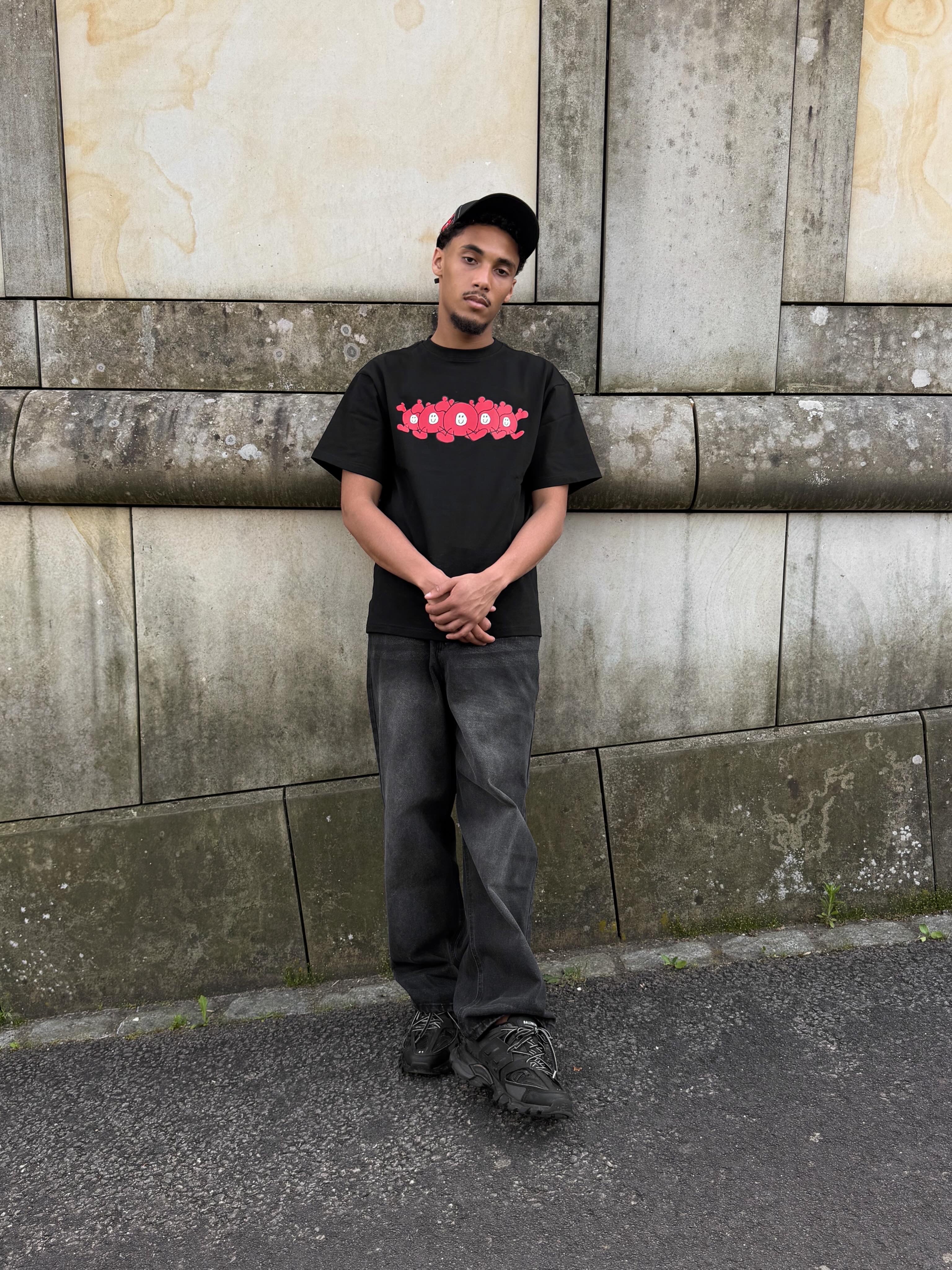 NEVER BEEN Red Logo T-Shirt Black