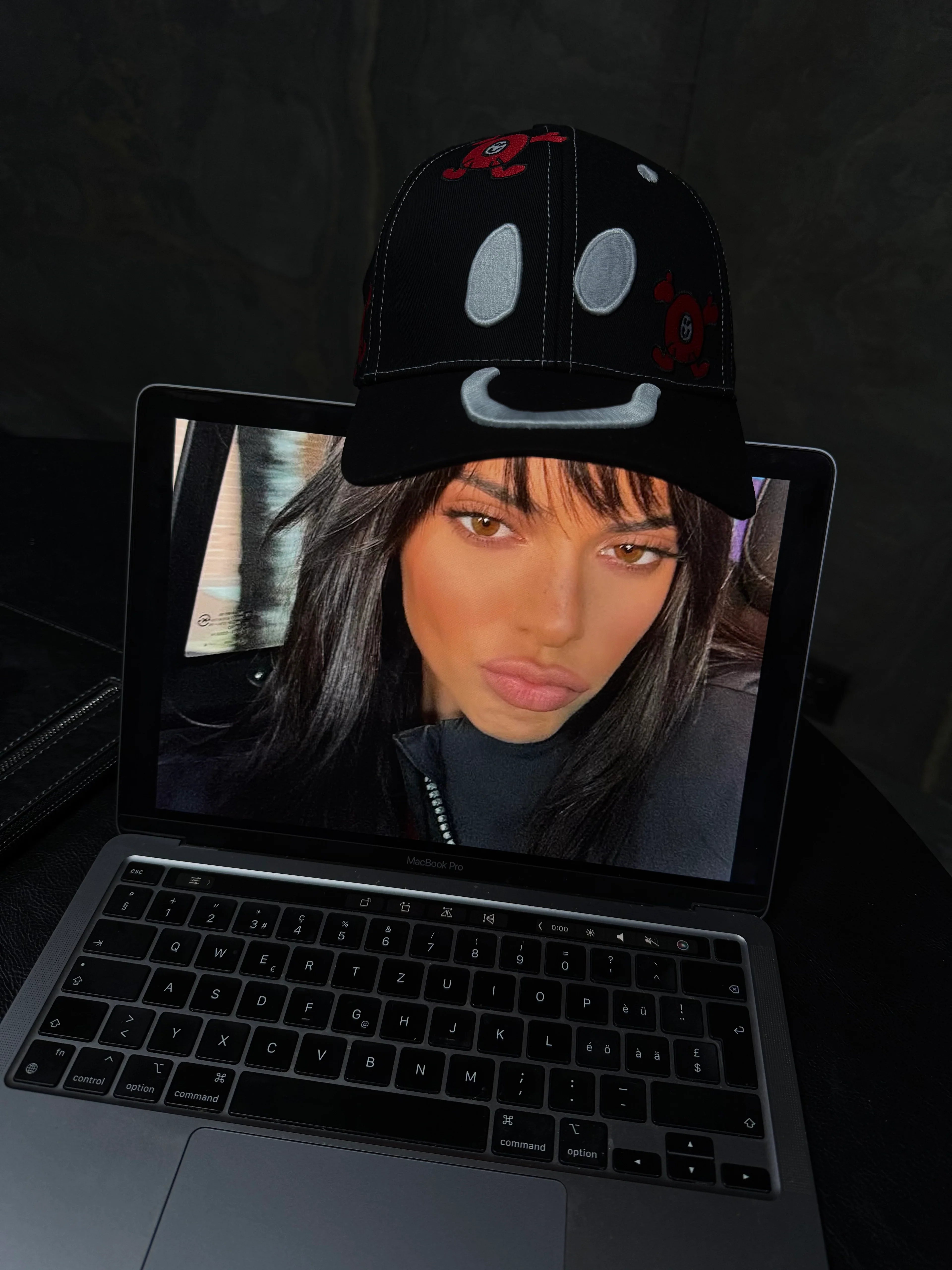 NEVER BEEN Red Logo Cap