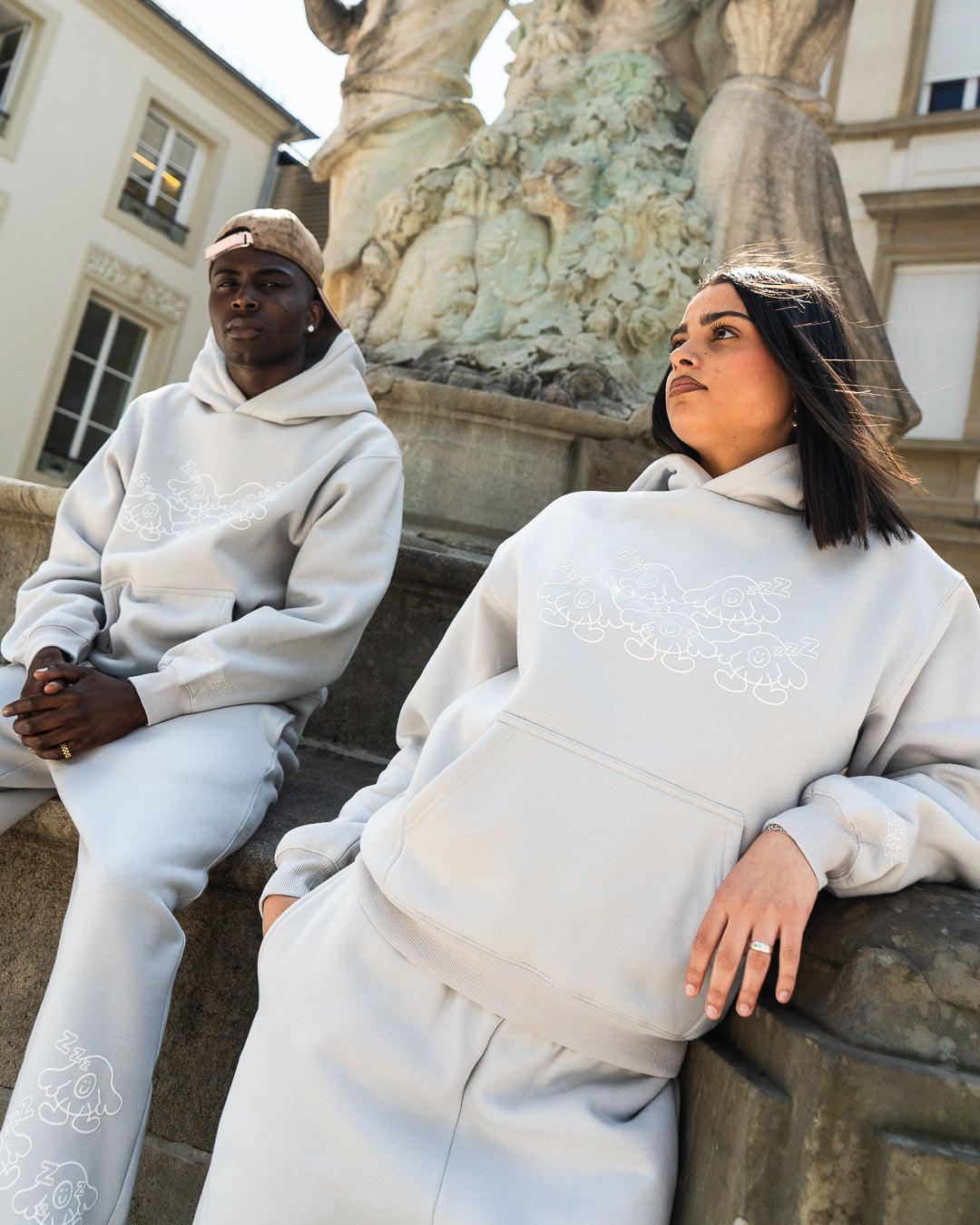 NEVER BEEN ZZZ Hoodie Grey