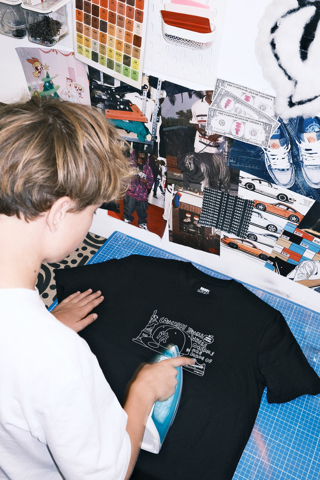 DREAMINGBUSY Concrete Jungle Sketch T-Shirt Black