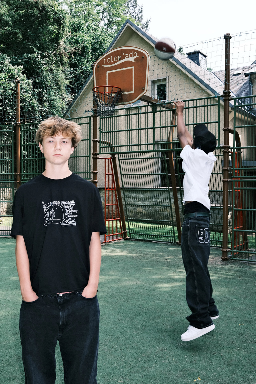 DREAMINGBUSY Concrete Jungle Sketch T-Shirt Black