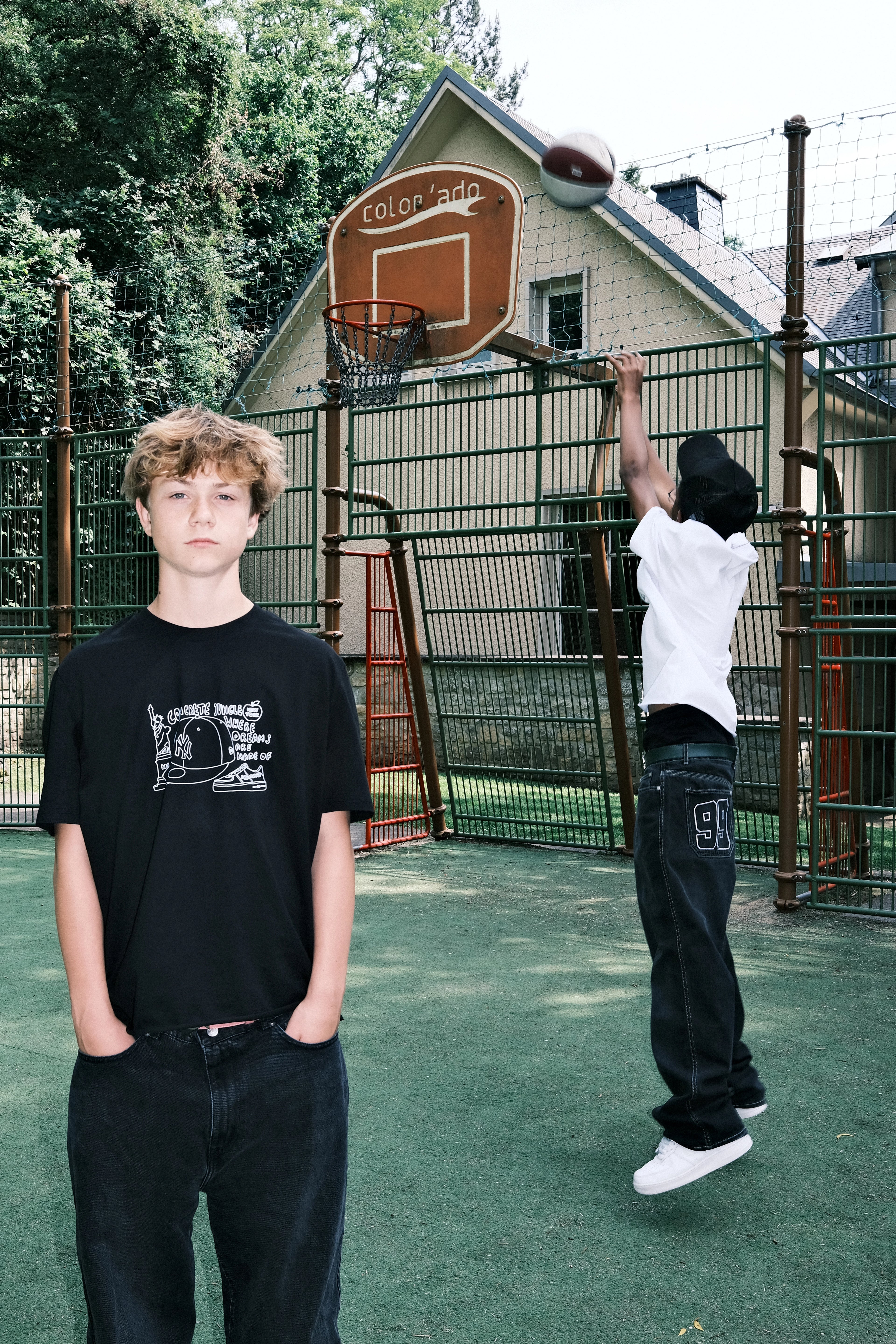 DREAMINGBUSY Concrete Jungle Sketch T-Shirt Black