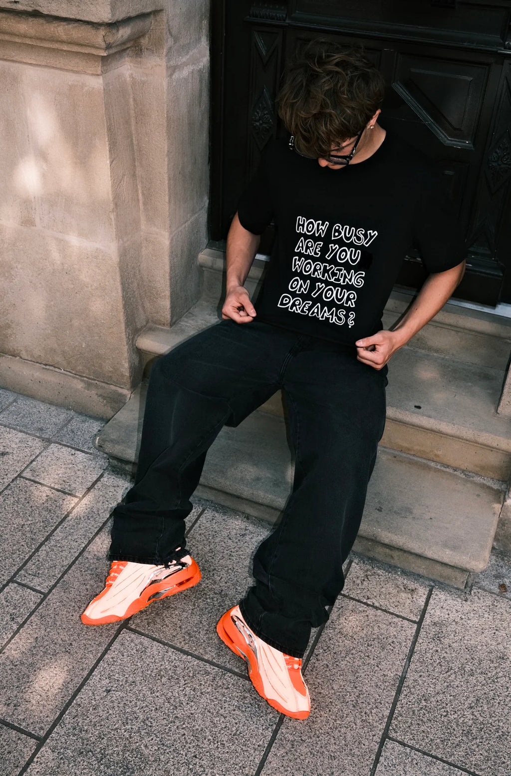 DREAMINGBUSY How Busy Big Sketch T-Shirt Black