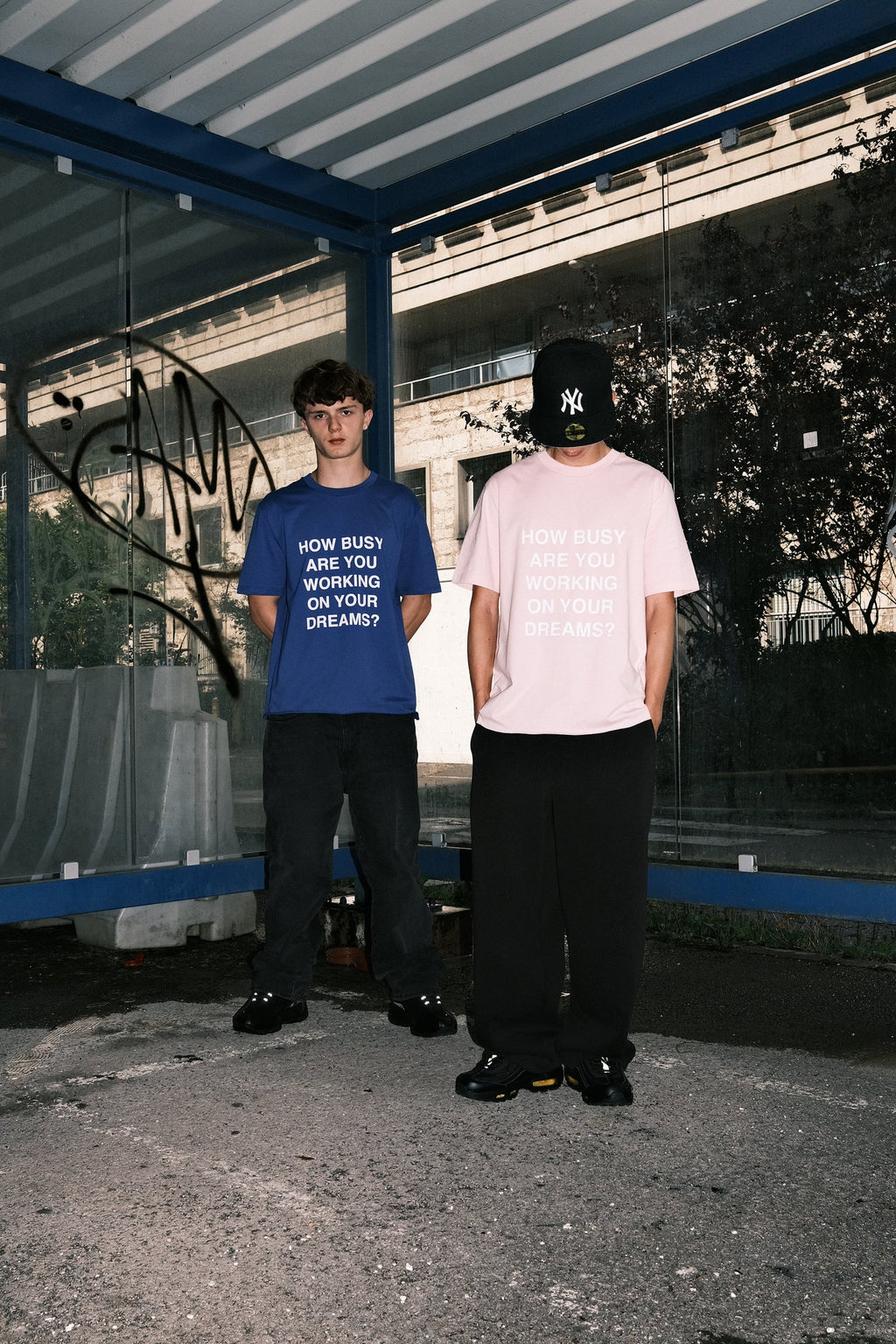 DREAMINGBUSY How Busy Helvetica T-Shirt Bubble Gum