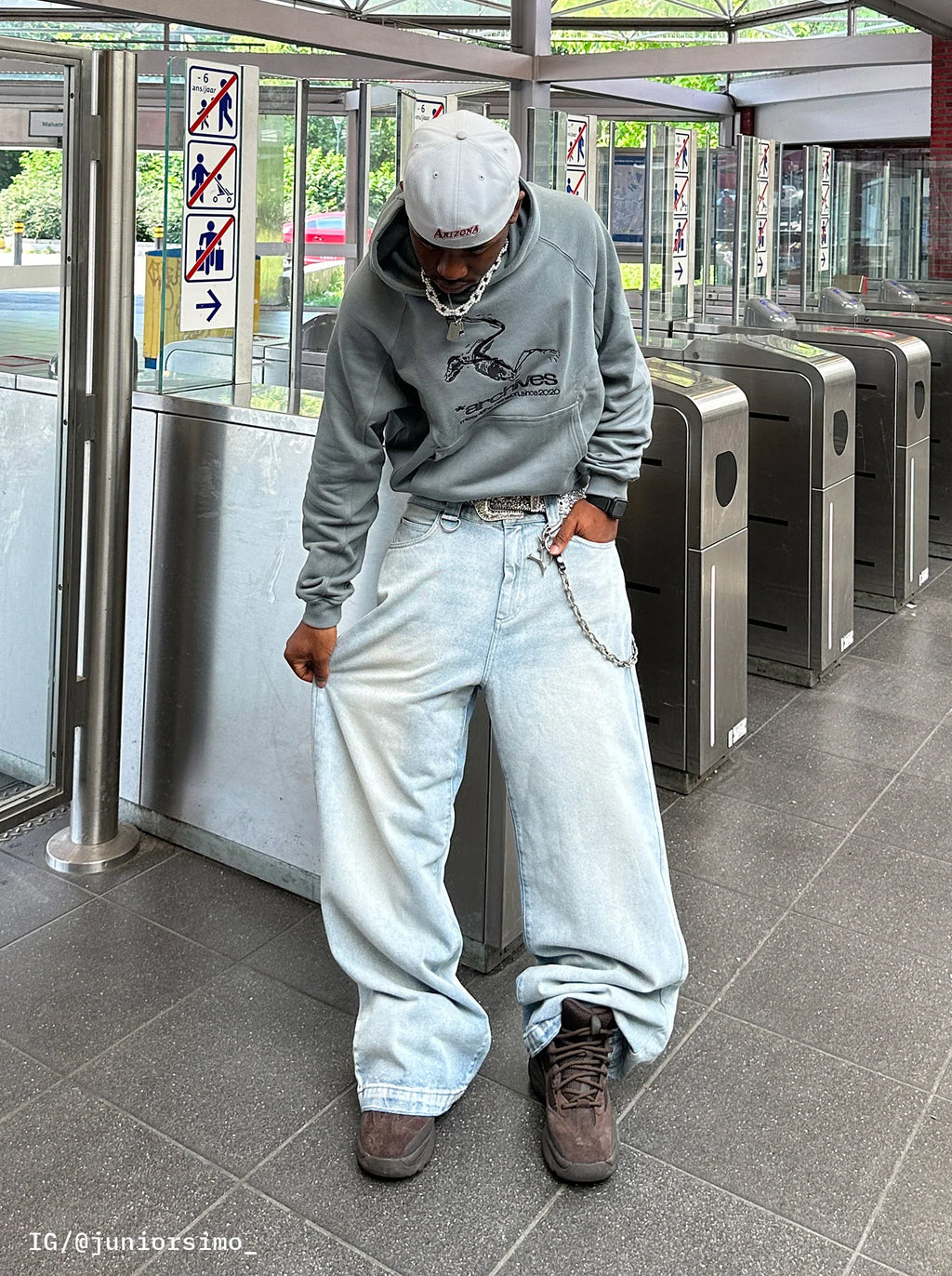 MOONLIGHT MANSION Silhouette Denim Faded Blue