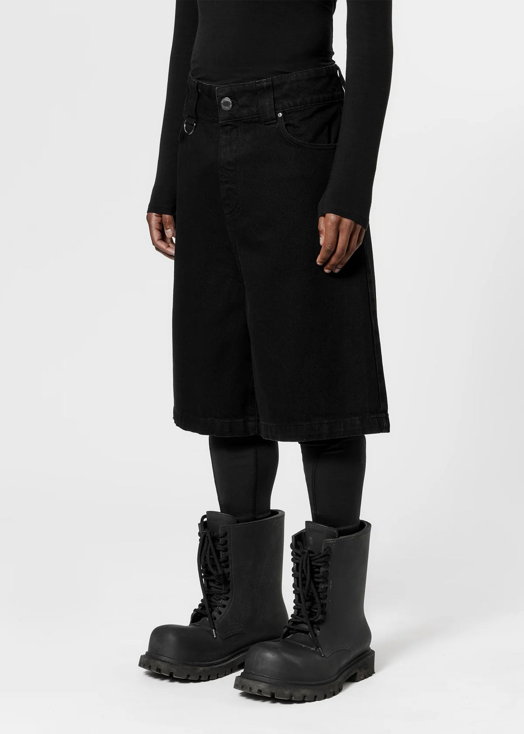 MOONLIGHT MANSION Silhouette Jorts Black
