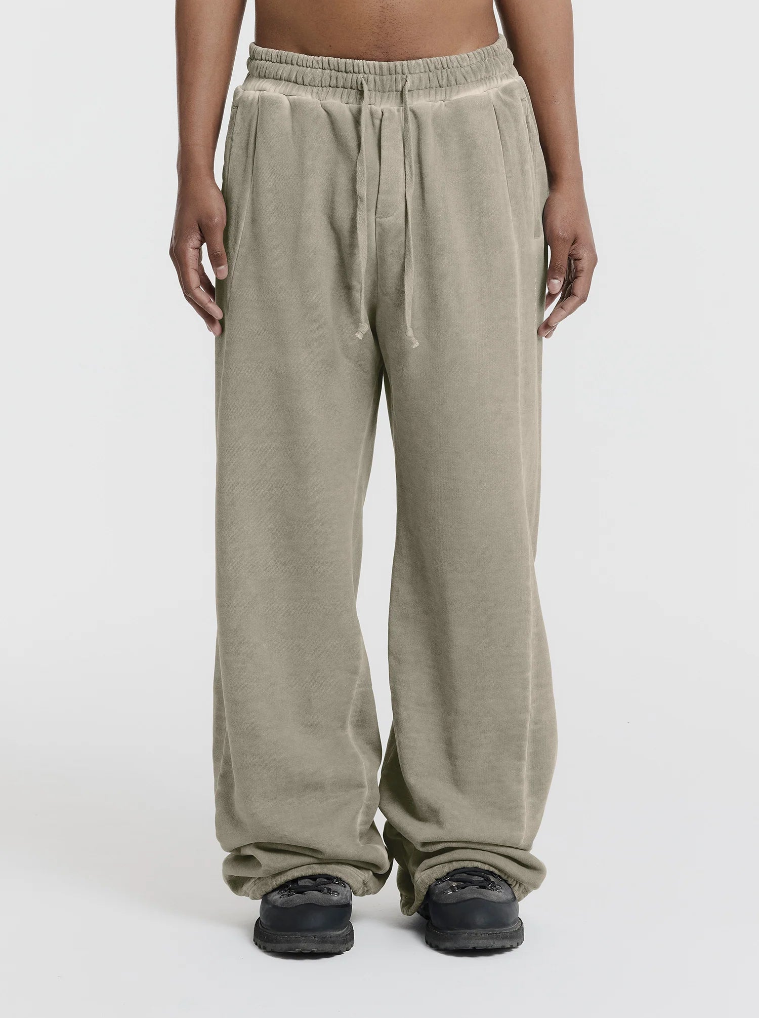 MOONLIGHT MANSION Washed Line Sweatpants Desert Yellow