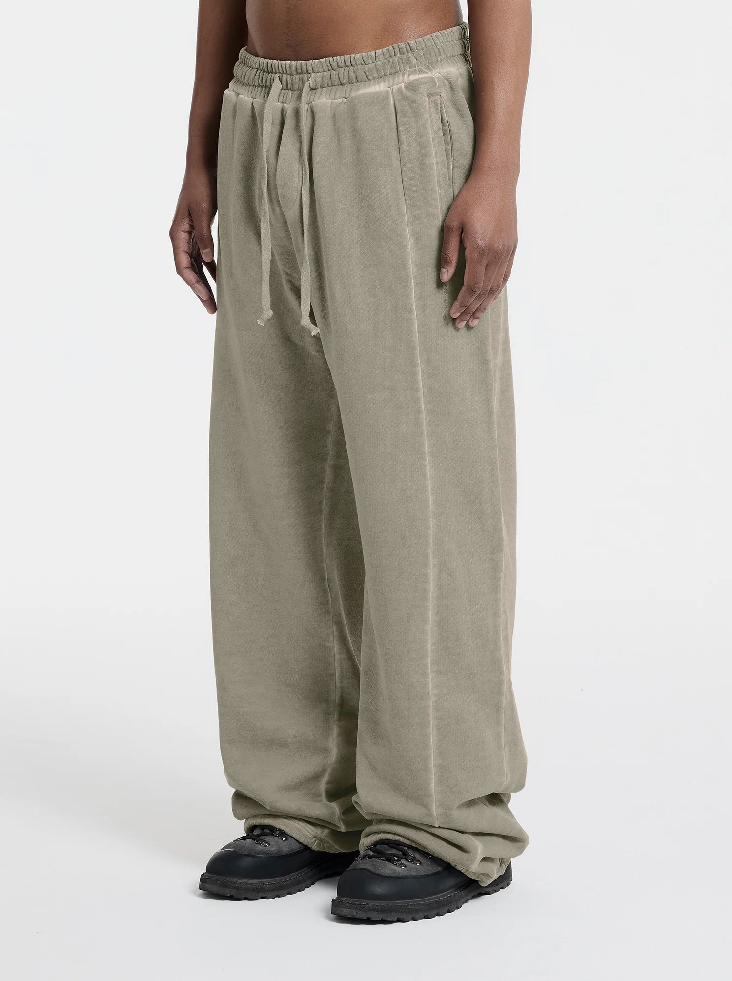 MOONLIGHT MANSION Washed Line Sweatpants Desert Yellow