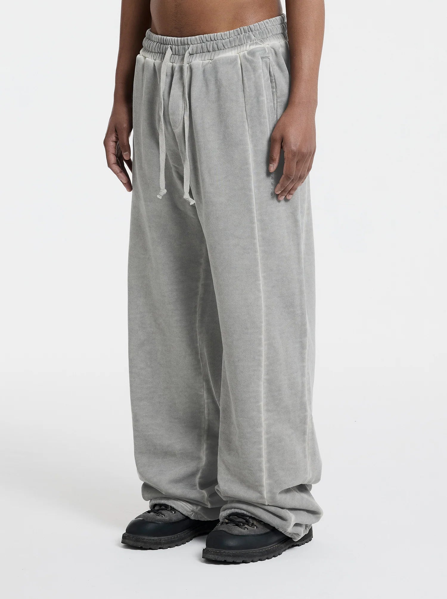 MOONLIGHT MANSION Washed Line Sweatpants Ivory Beige