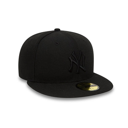 thesource_NEW_ERA_NY_Yankees_Black_on_Black_59FIFTY_Fitted_Cap_10000103_front