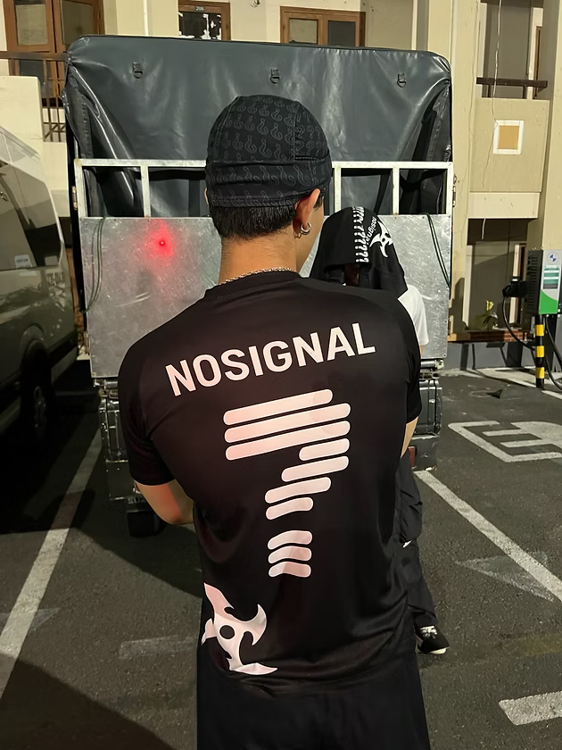 NO SIGNAL ? Digital Soccer T-Shirt Black