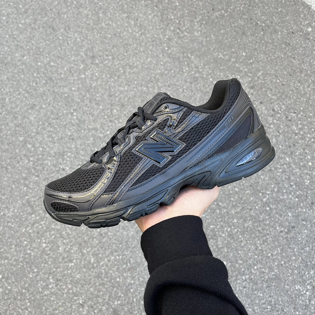 New Balance 740 Triple Black