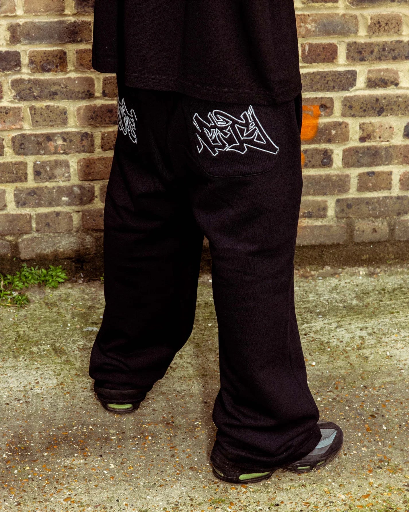 VICINITY Graffiti Jogger Black