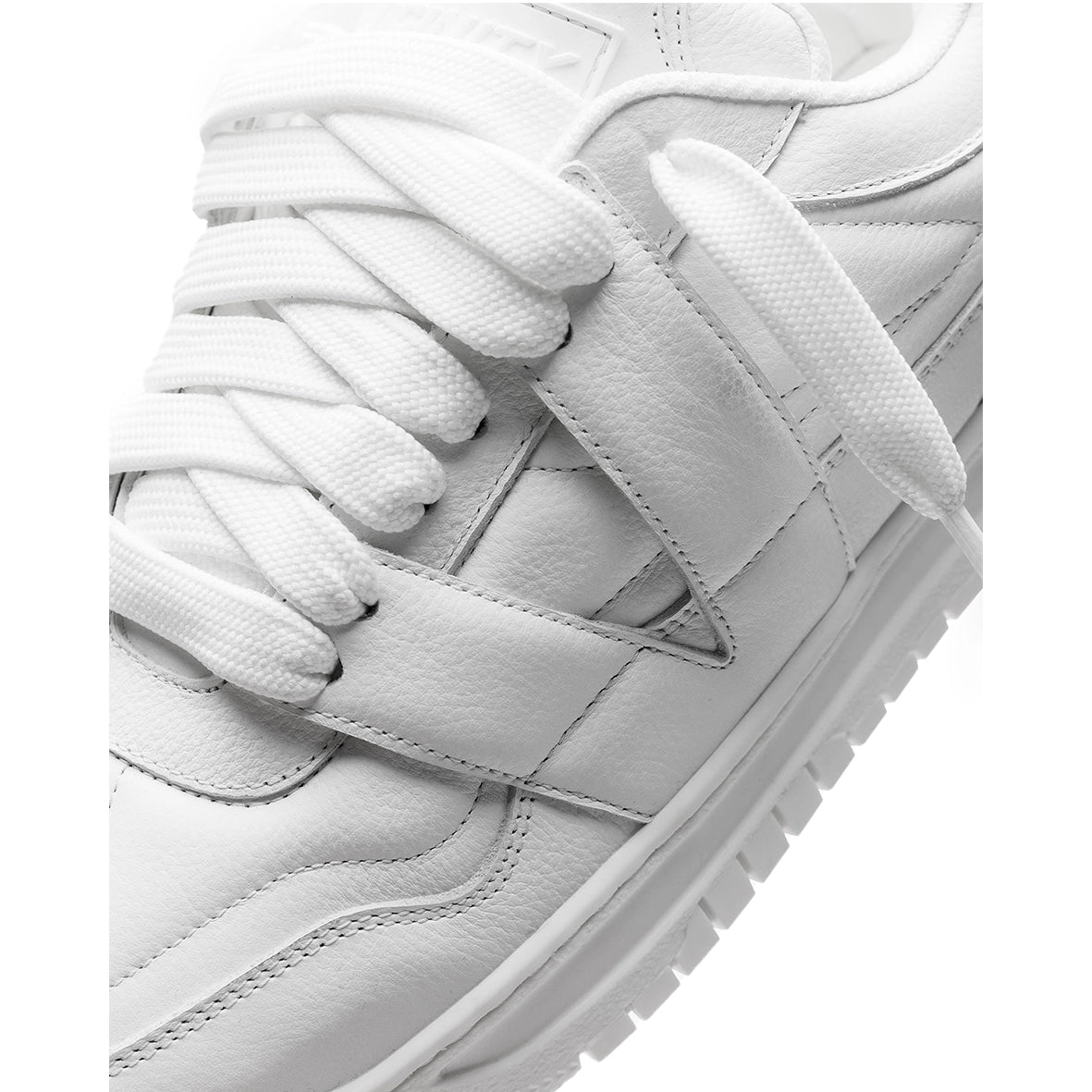 VICINITY Vortex Triple White